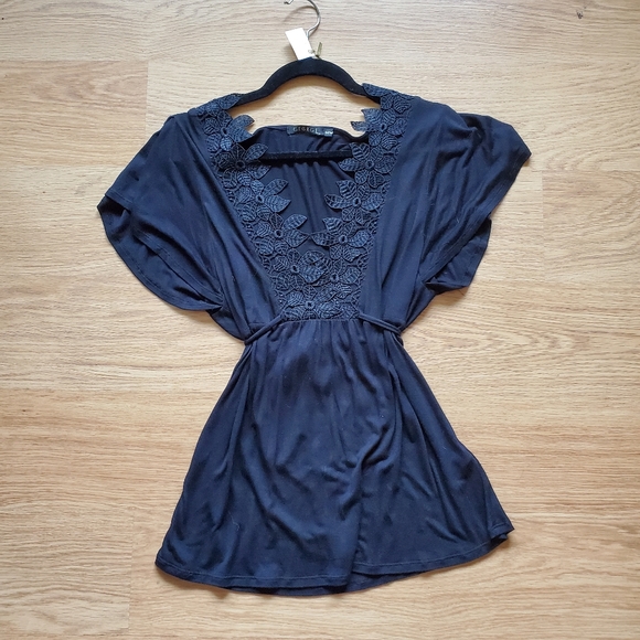 Black waist tie V-neck top - Picture 1 of 4